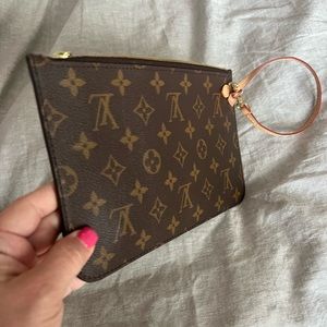 LV Neverfull MM pouch in monogram